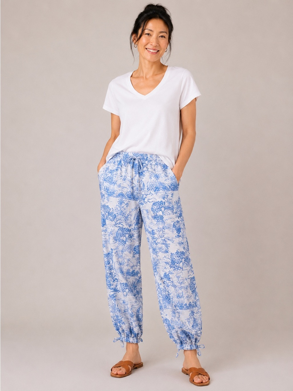 Nicole Miller White & Blue Floral Ankle Joggers